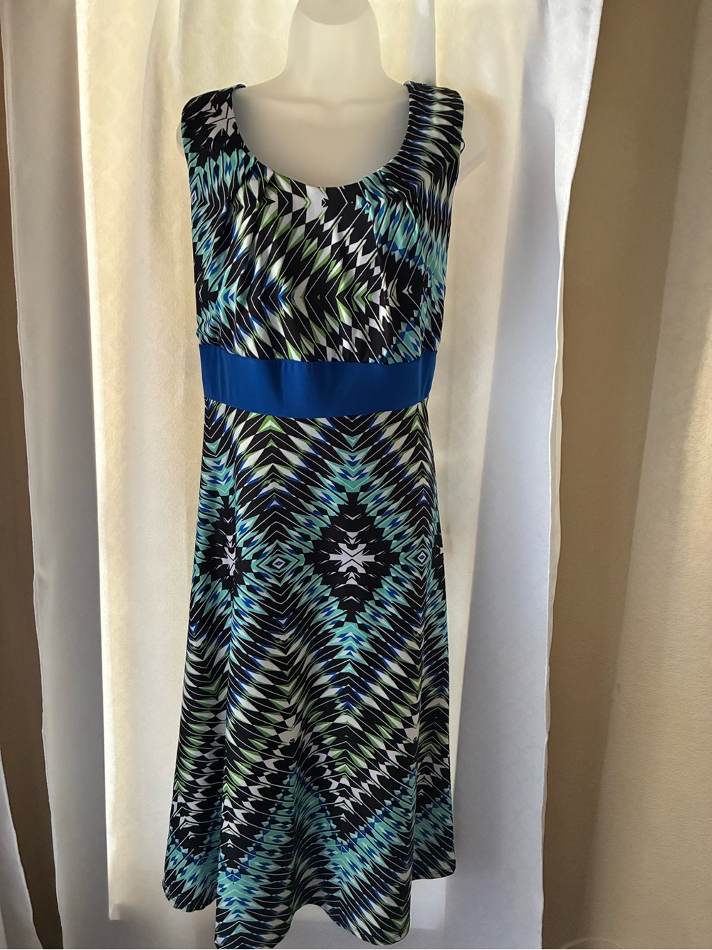 Sleeveless Geometric Print A-Line Dress in Blue and Black